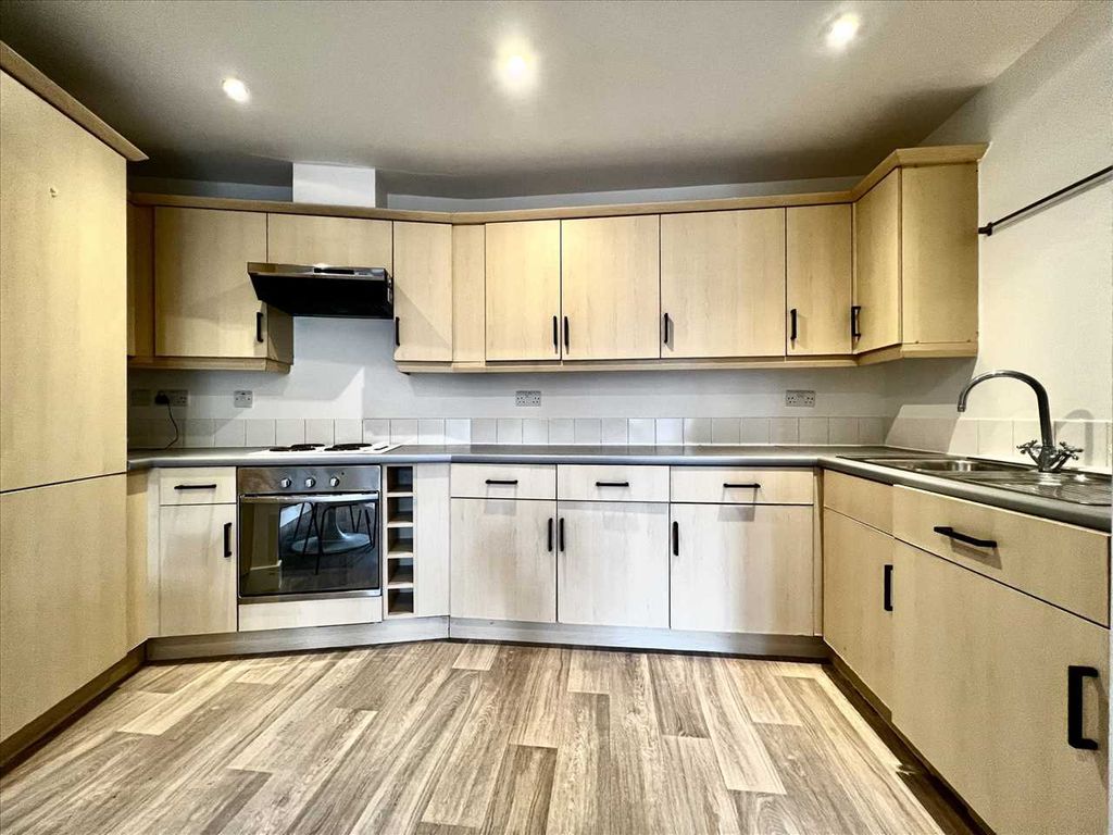 Property photo 3 of 7 Kitchen