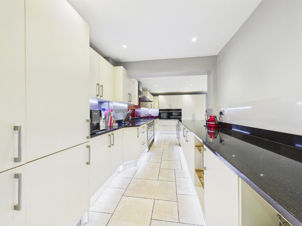 Property photo 3 of 27 Kitchen