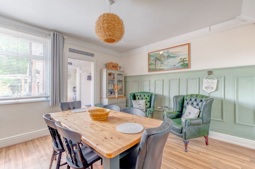 Property photo 2 of 19 Picture No. 15