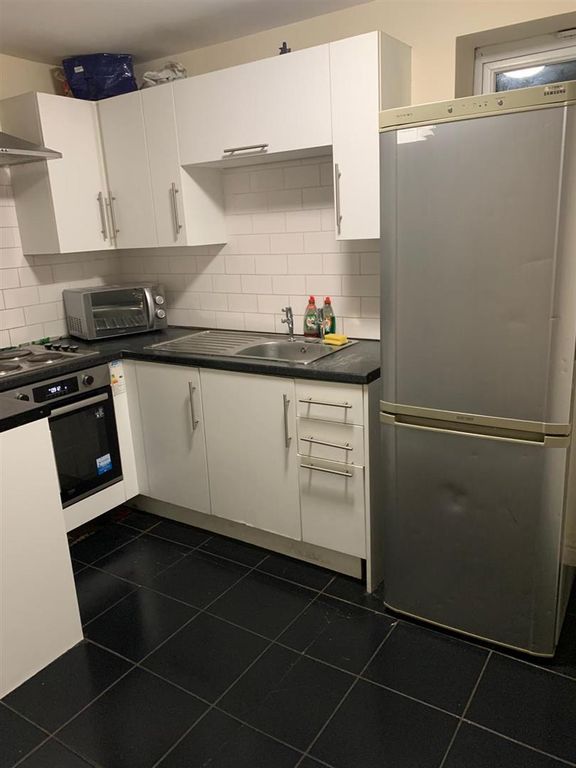 Property photo 2 of 7 Communal Kitchen