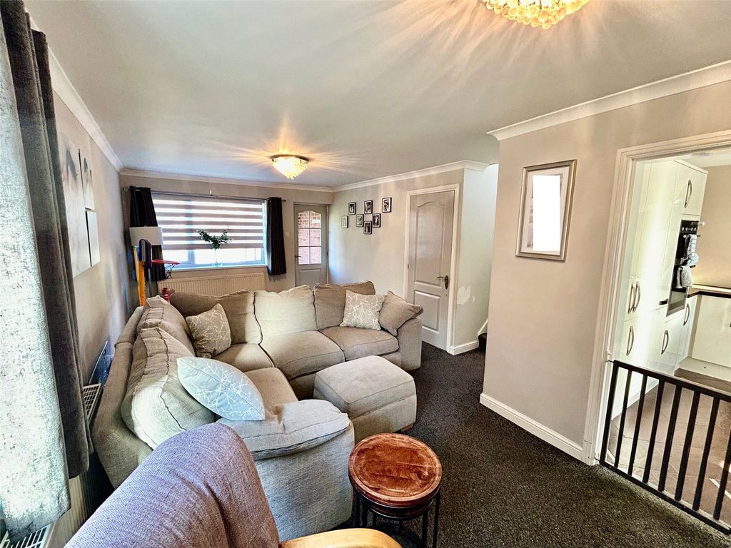 Property photo 2 of 20 Lounge