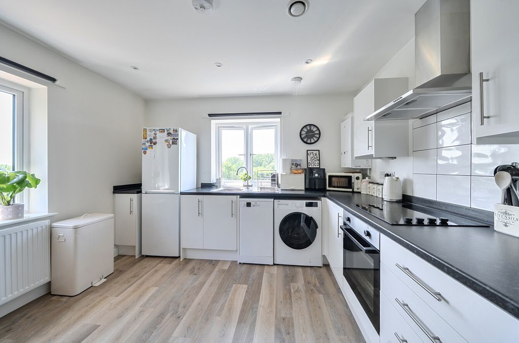Property photo 3 of 11 1482690-13-6A3Be5...