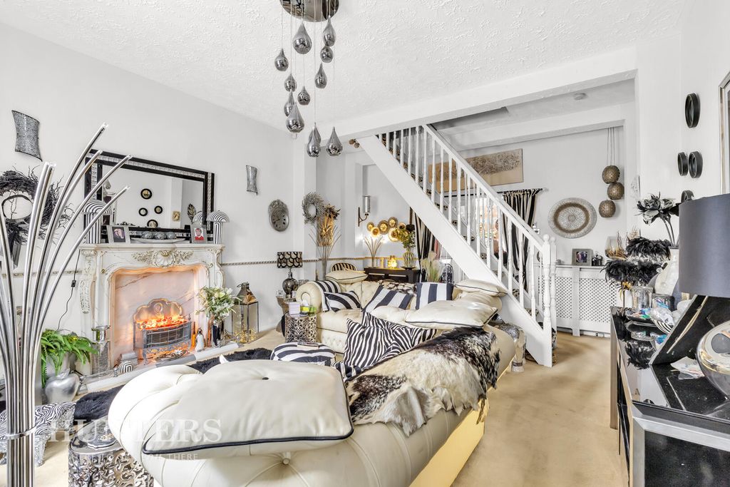 Property photo 3 of 18 Living Room