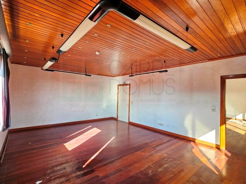 Property photo 3 of 78