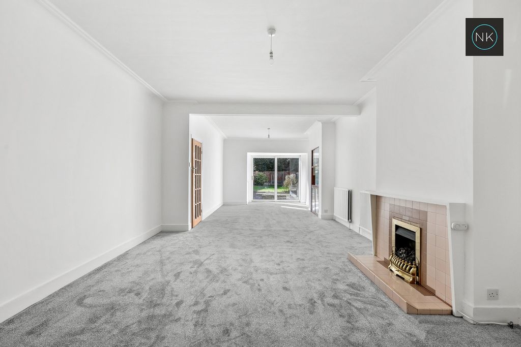 Property photo 2 of 25 5674674