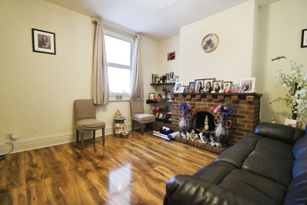 Property photo 3 of 24 Photo 12