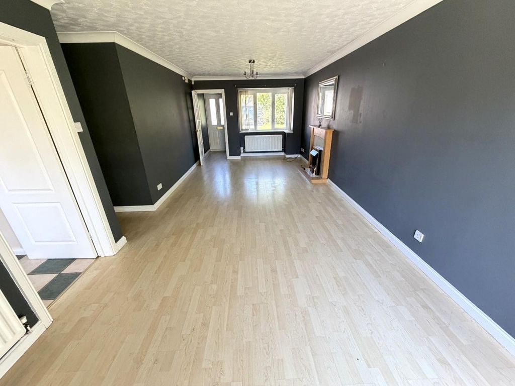 Property photo 3 of 16 Lounge/Dining Room