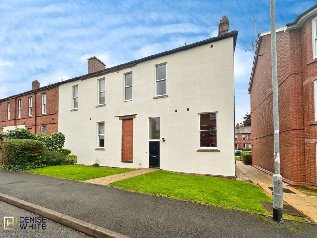 Property photo 2 of 37 Front Aspect