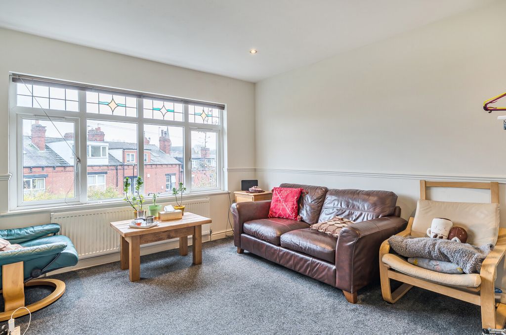 Property photo 2 of 10 Lounge