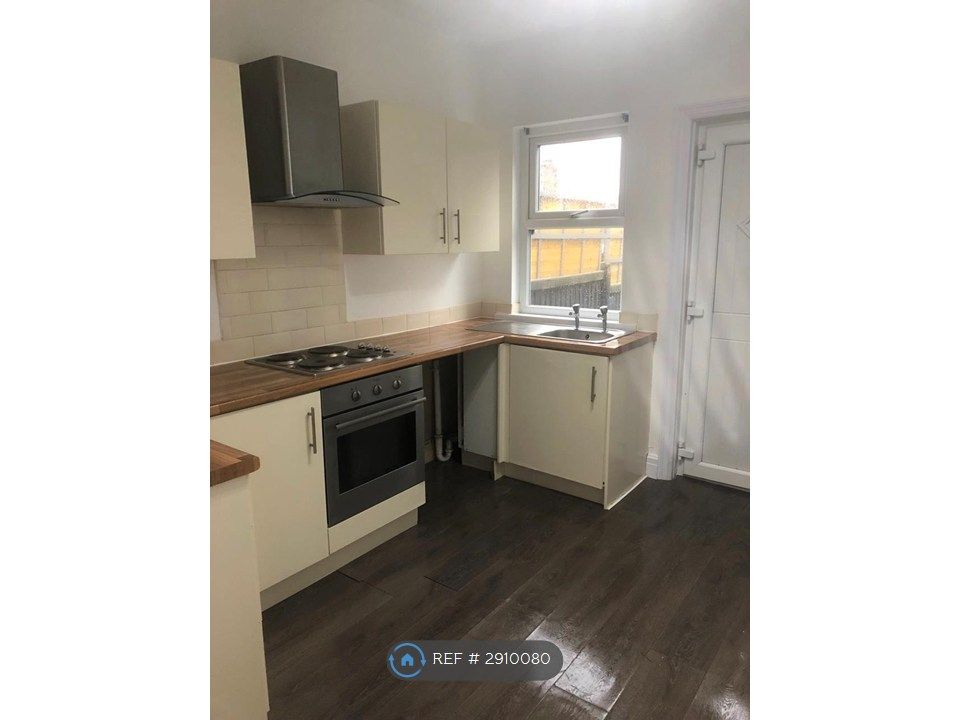 Property photo 1 of 8 Kitchen