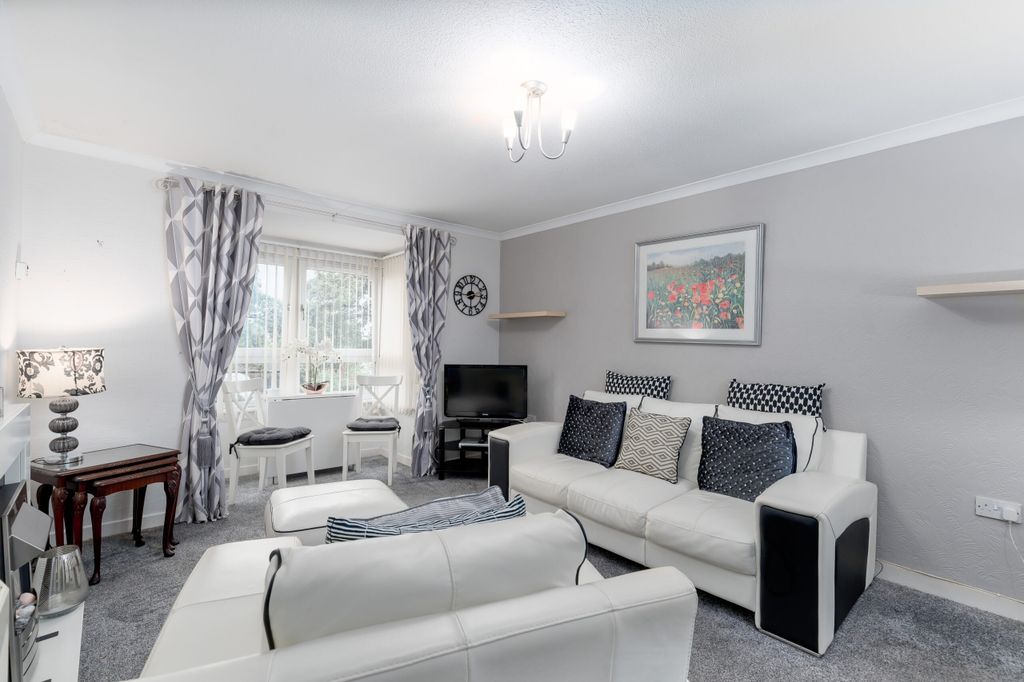 Property photo 3 of 9