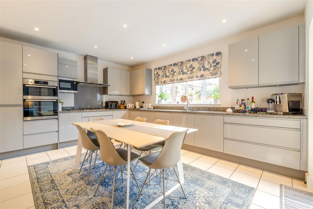 Property photo 2 of 31 8657641-Interior06.Jpg