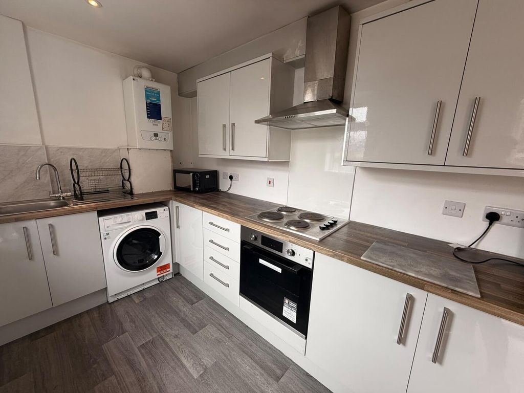 Property photo 2 of 16 Kitchen