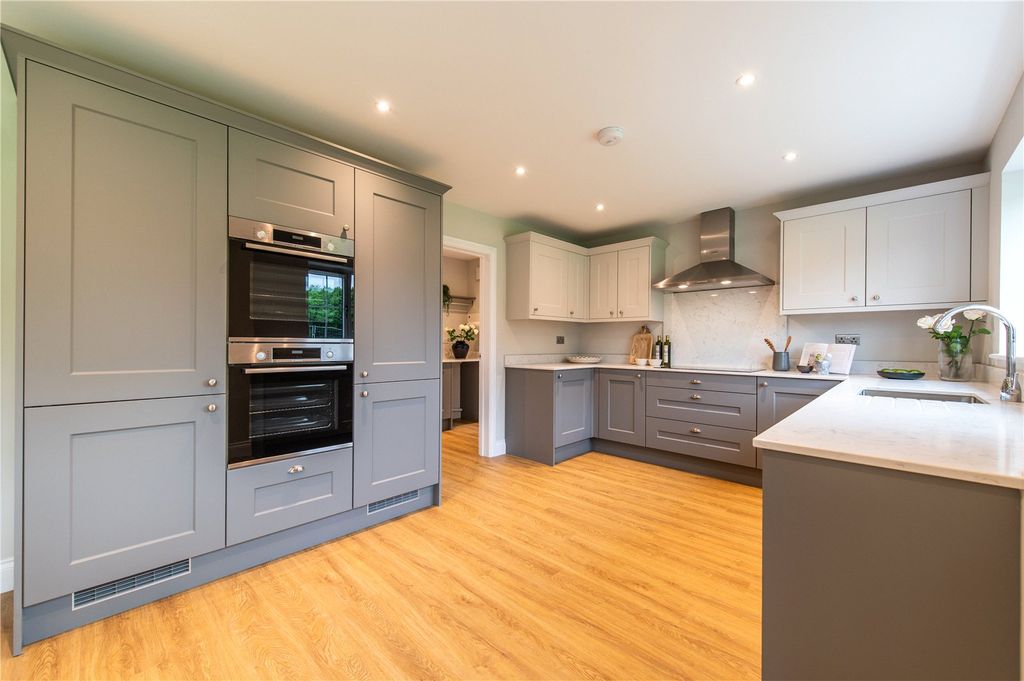 Property photo 2 of 11 Kitchen