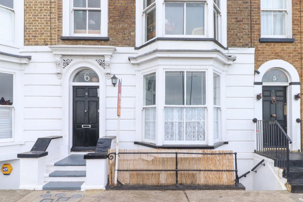 Property photo 2 of 12 Picture 2