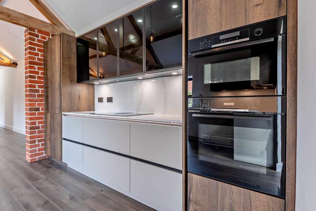 Property photo 3 of 19 Kitchen