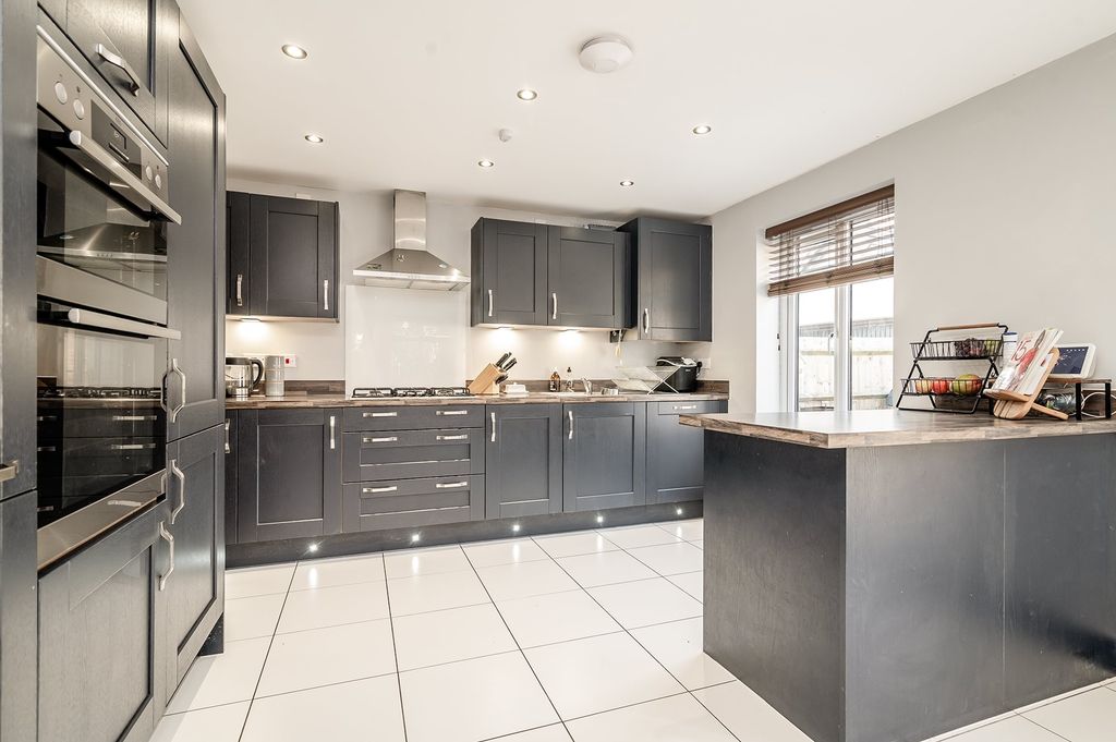 Property photo 2 of 23