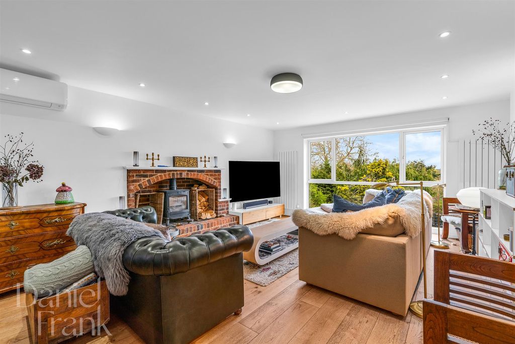 Property photo 2 of 30