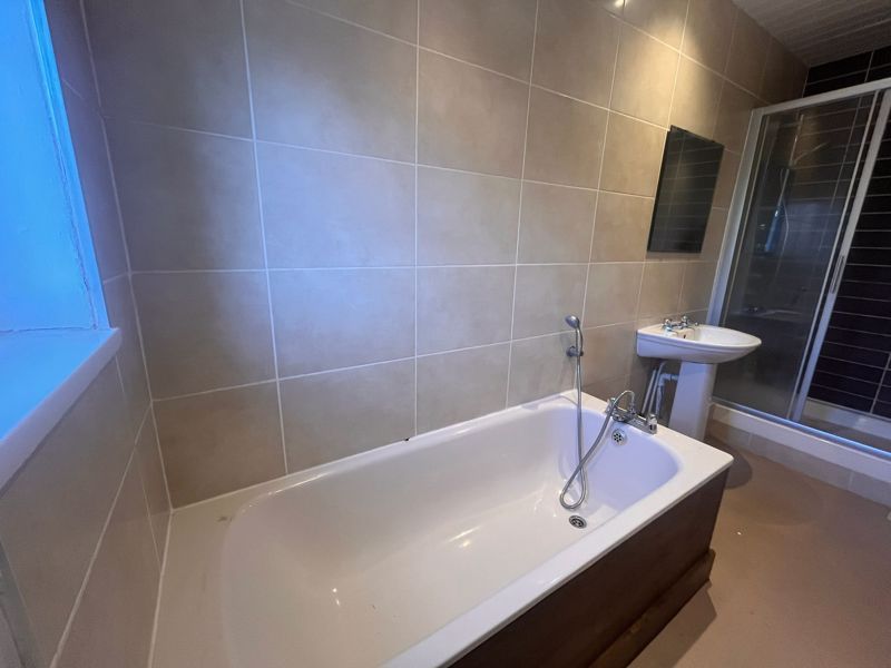 Property photo 2 of 9 Photo 4