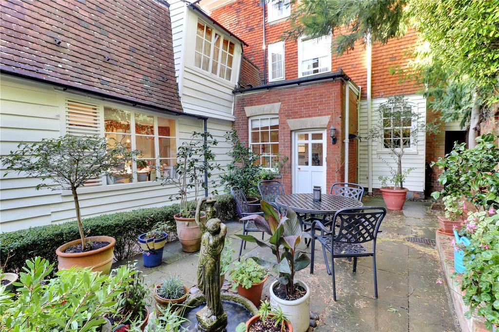 Property photo 2 of 14 Courtyard