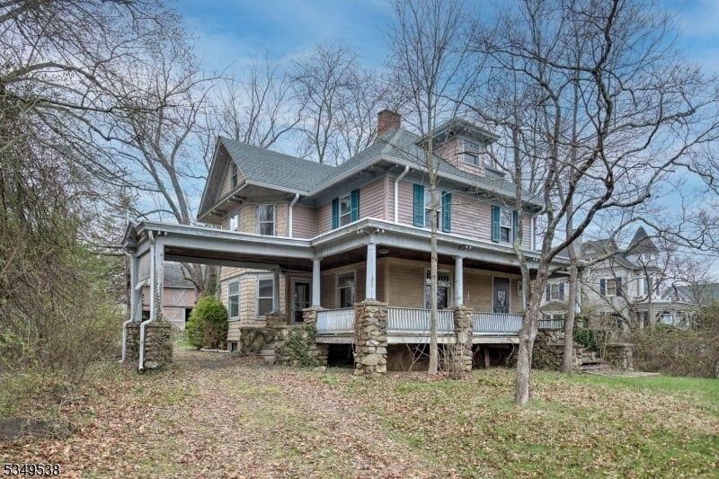 Property photo 1 of 8