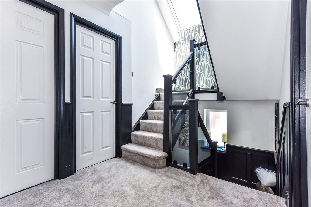 Property photo 2 of 24 Hallway/Stairs