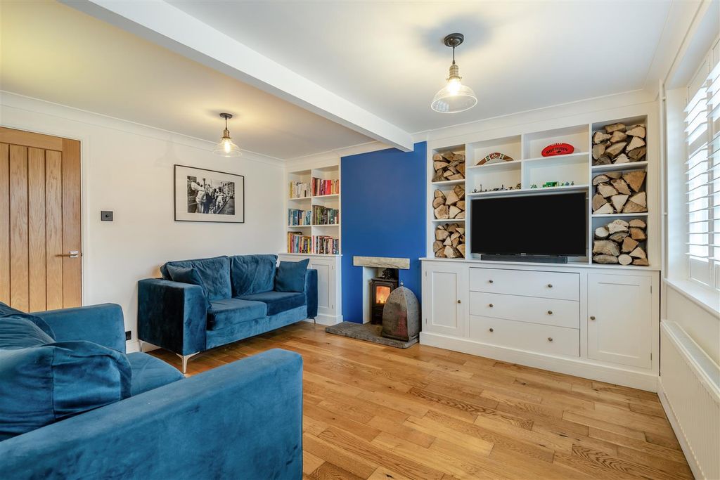 Property photo 2 of 20 Lounge