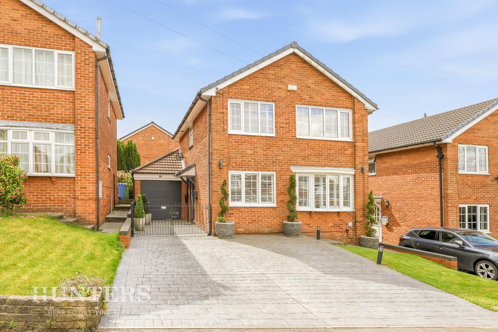 Property photo 1 of 39 Driveway