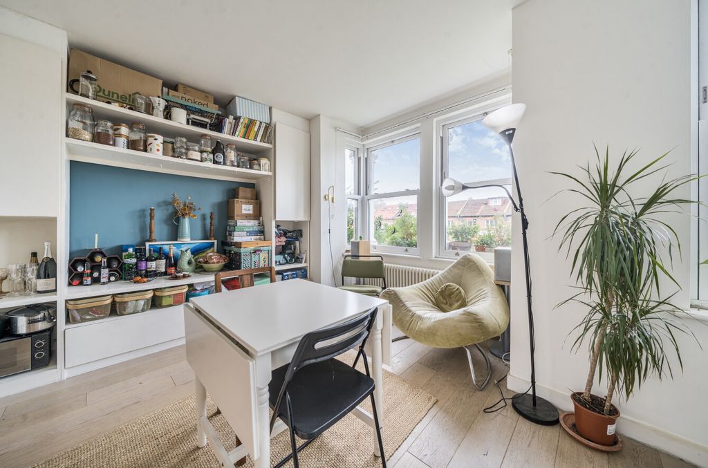 Property photo 3 of 13 1344674-10-68B958...