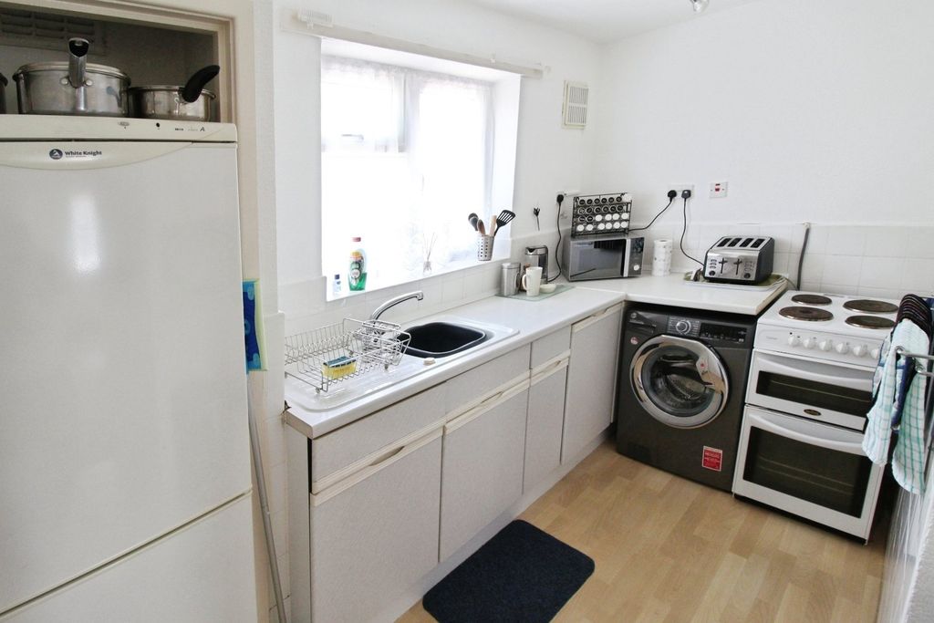 Property photo 3 of 7 Picture No. 06