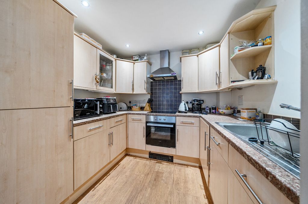 Property photo 3 of 11 Kitchen