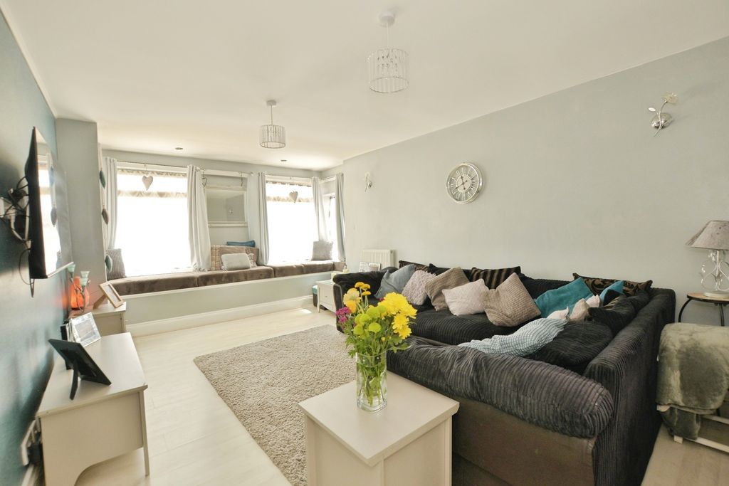Property photo 2 of 16 Pbox-Img.Jpg
