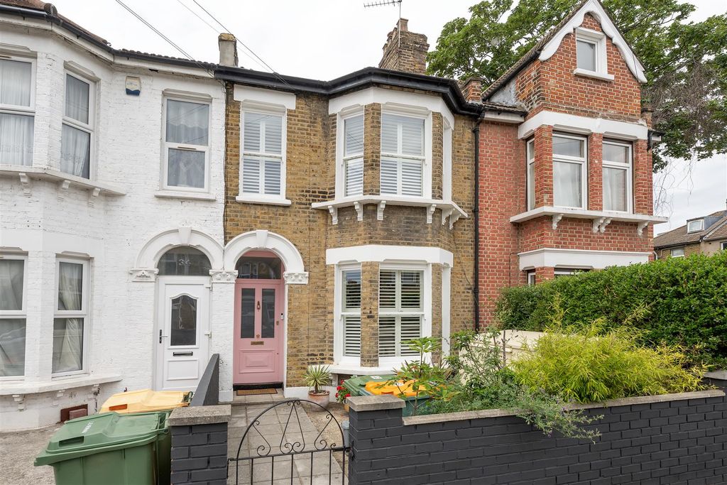 Property photo 1 of 41 Cecil Road, E13