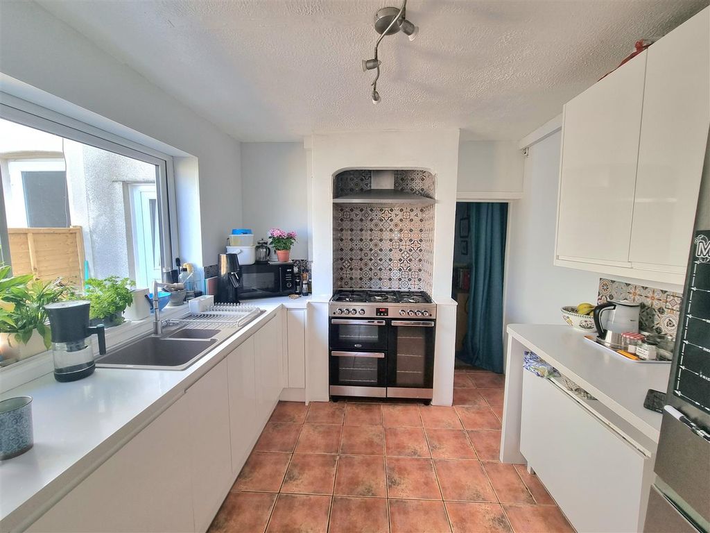 Property photo 1 of 19 Kitchen