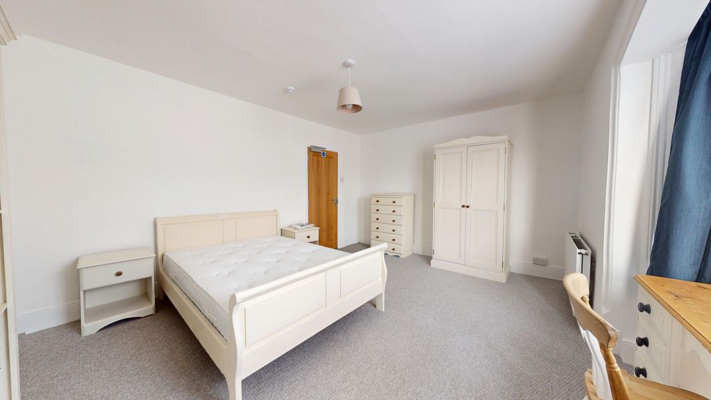Property photo 3 of 11 Bedroom - Angle 2