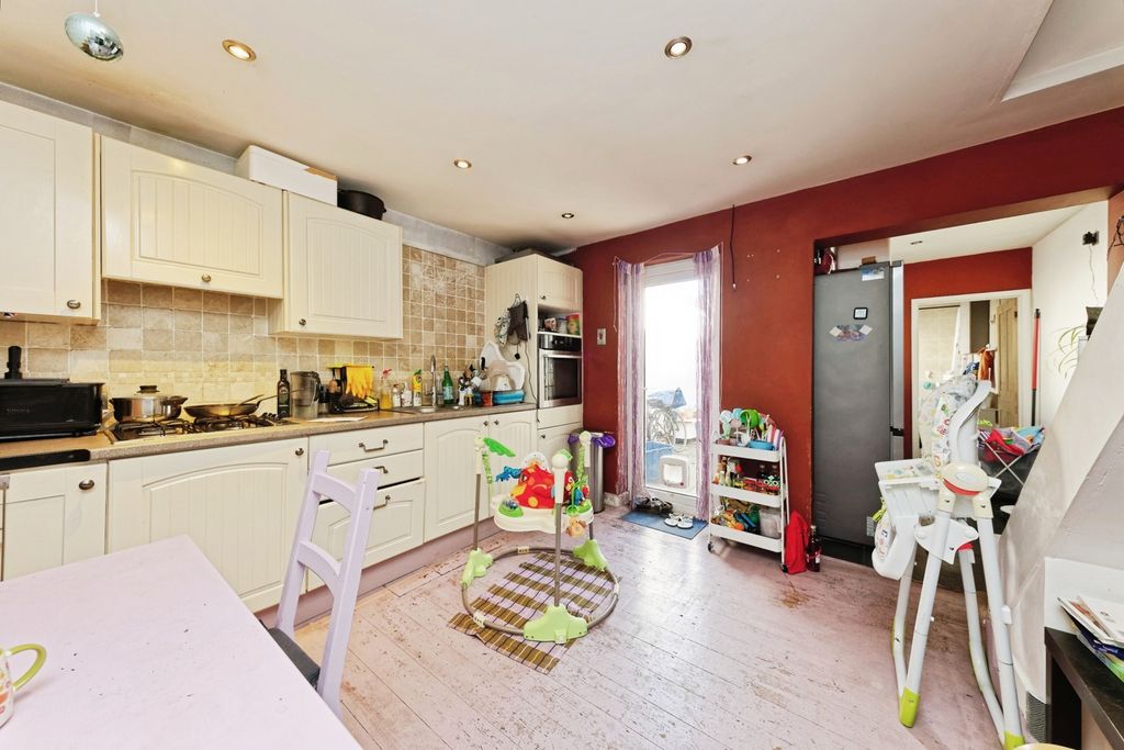 Property photo 3 of 15 Pbox-Img.Jpg