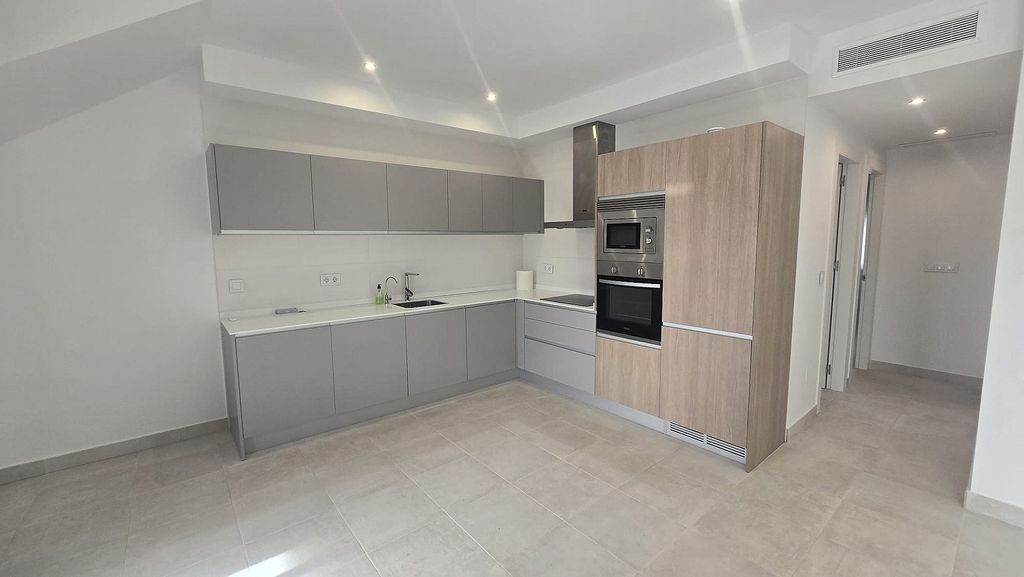 Property photo 3 of 32