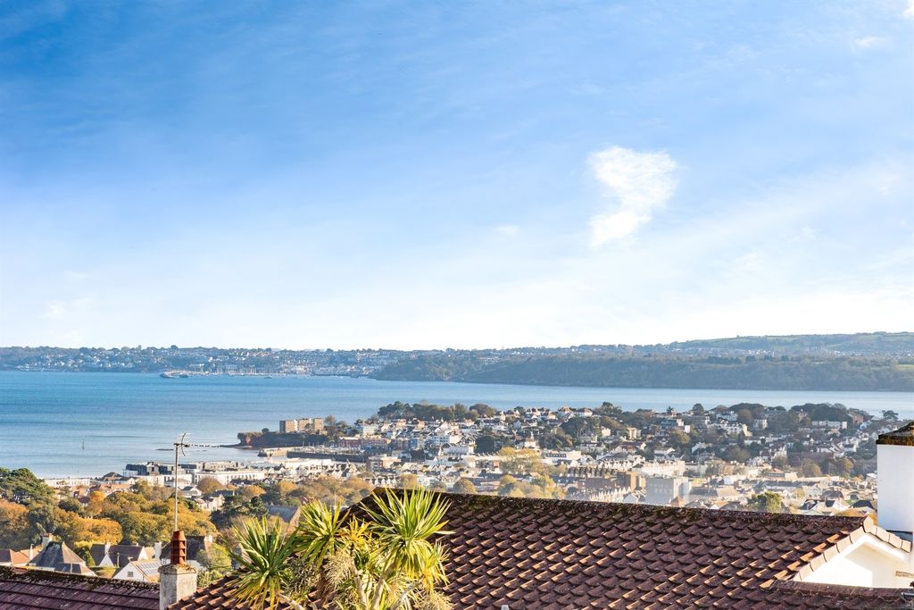 Property photo 1 of 34