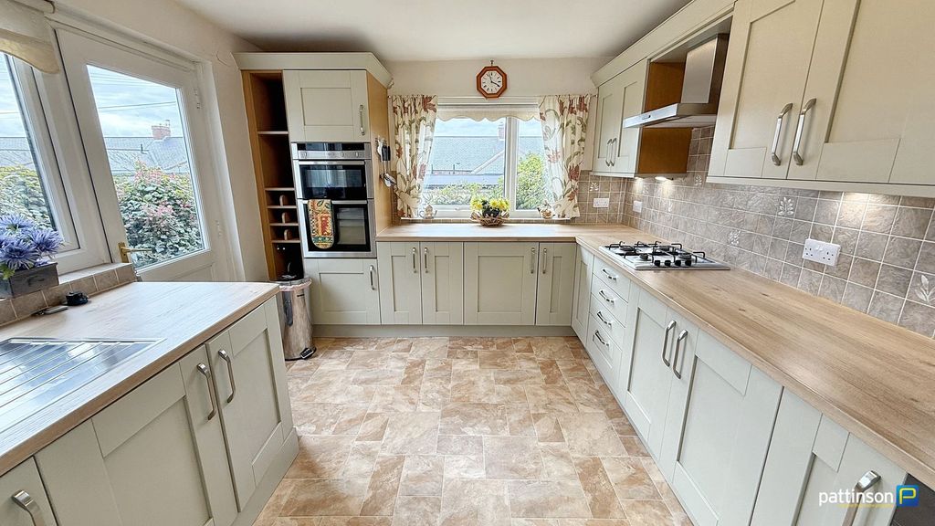 Property photo 3 of 45