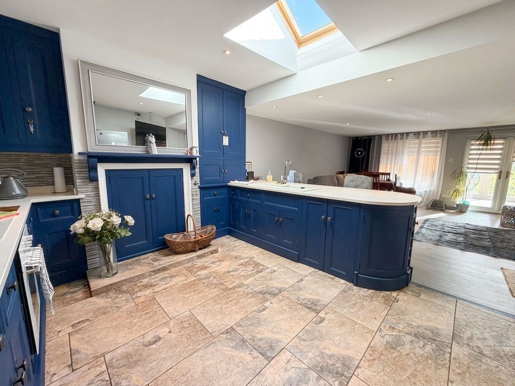 Property photo 3 of 14 Kitchen