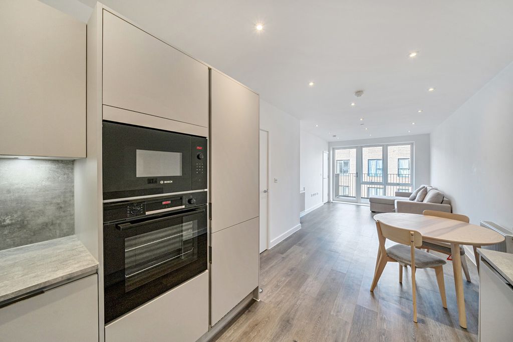 Property photo 2 of 20 1432389-8-69Bd1A8...