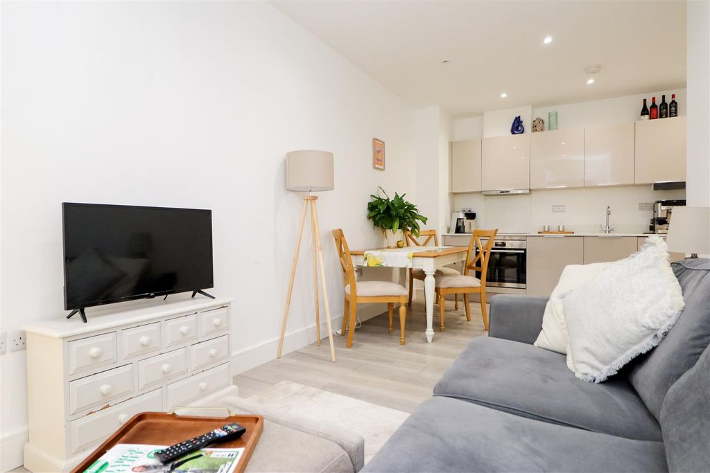 Property photo 3 of 20