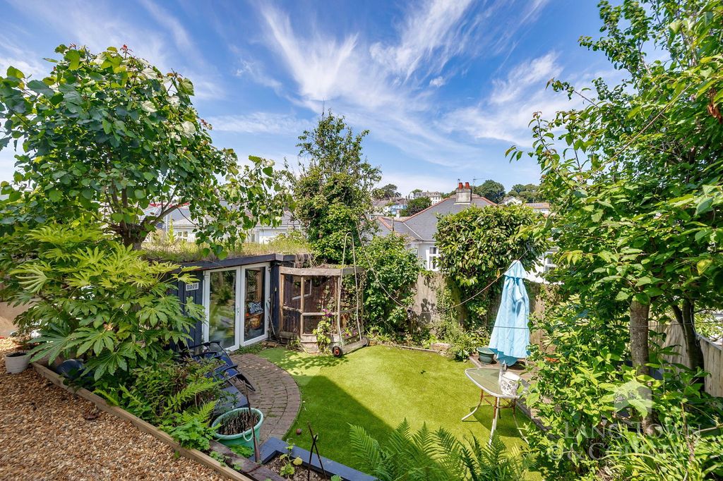 Property photo 2 of 19
