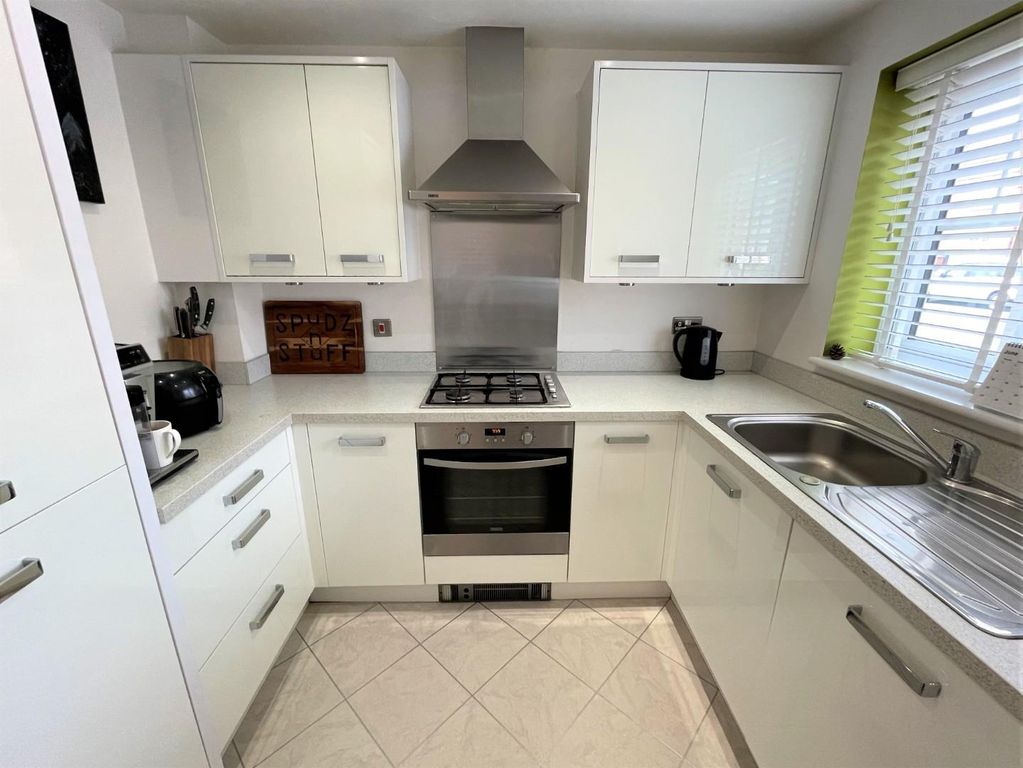 Property photo 1 of 9 Kitchen