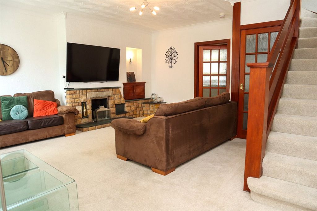 Property photo 2 of 15 Lounge