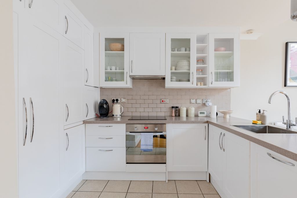 Property photo 2 of 31