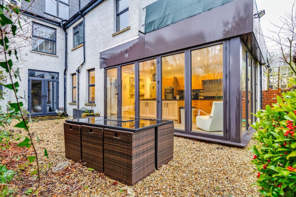 Property photo 3 of 33