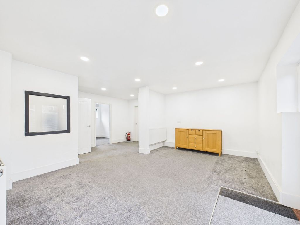 Property photo 2 of 29