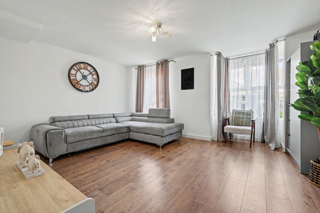 Property photo 3 of 21 4789925