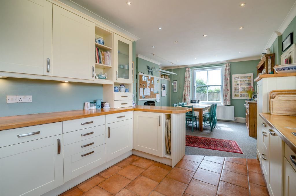 Property photo 3 of 38